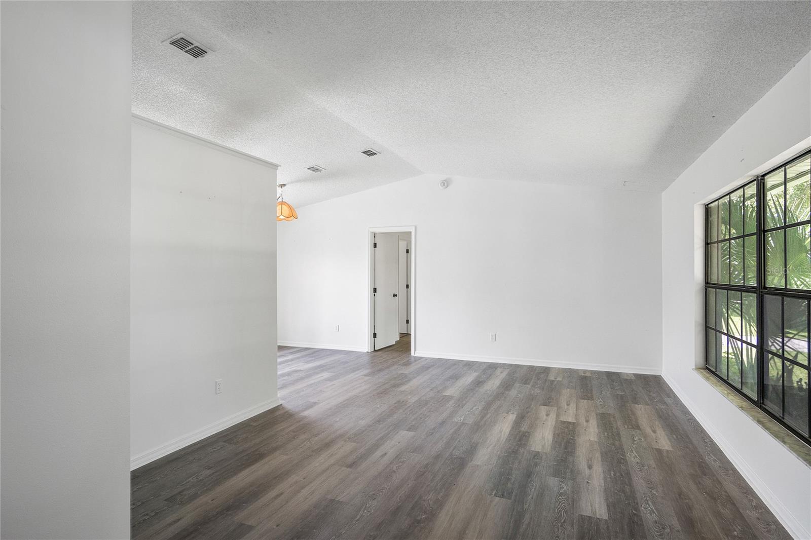 1177 Liza St Property Photo 6
