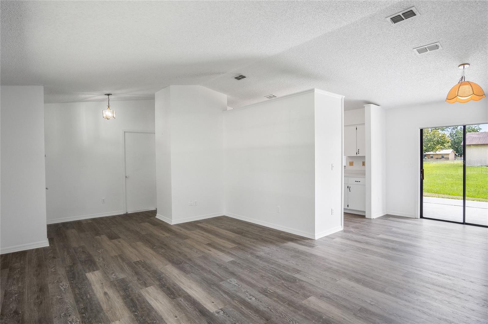 1177 Liza St Property Photo 8