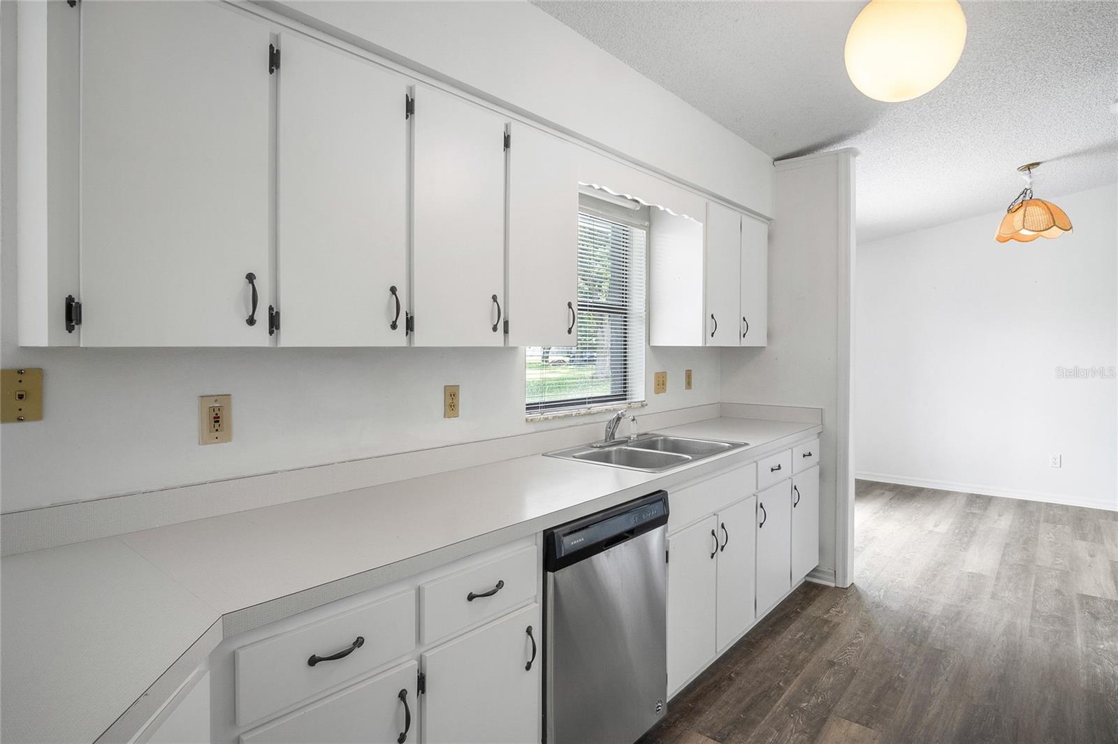 1177 Liza St Property Photo 12