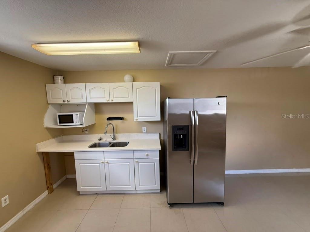 709 Orchid Dr #b Property Photo 3