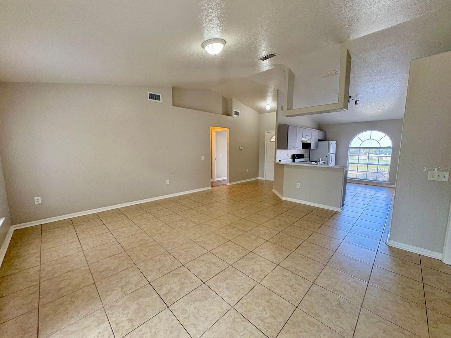 609 Tamarin Ln Property Photo 3