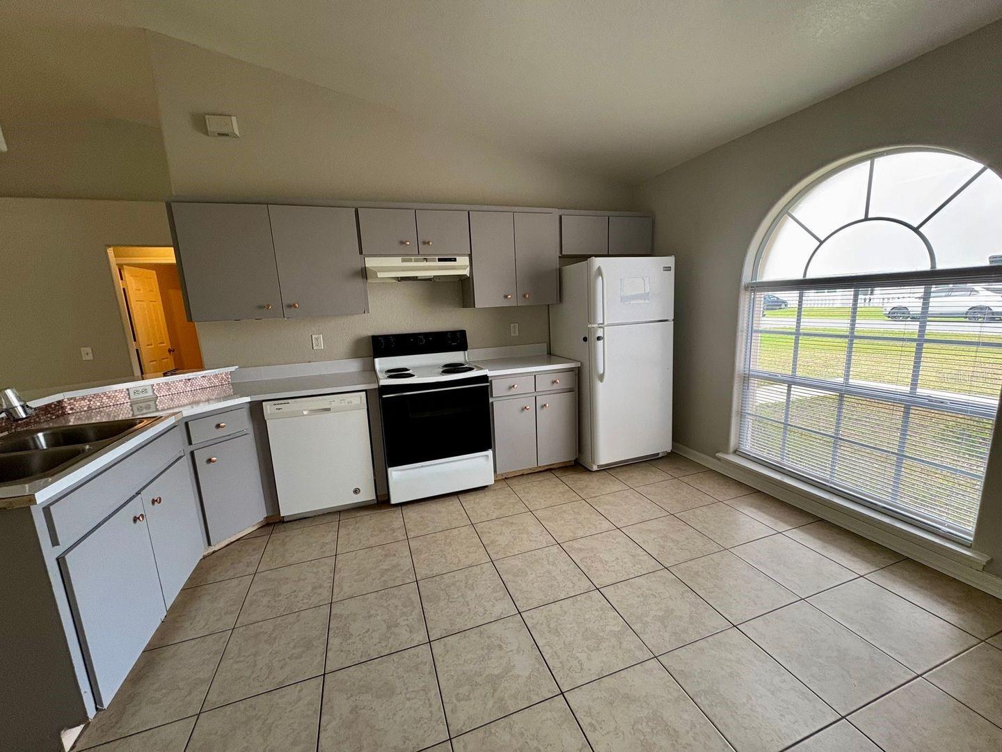 609 Tamarin Ln Property Photo 5