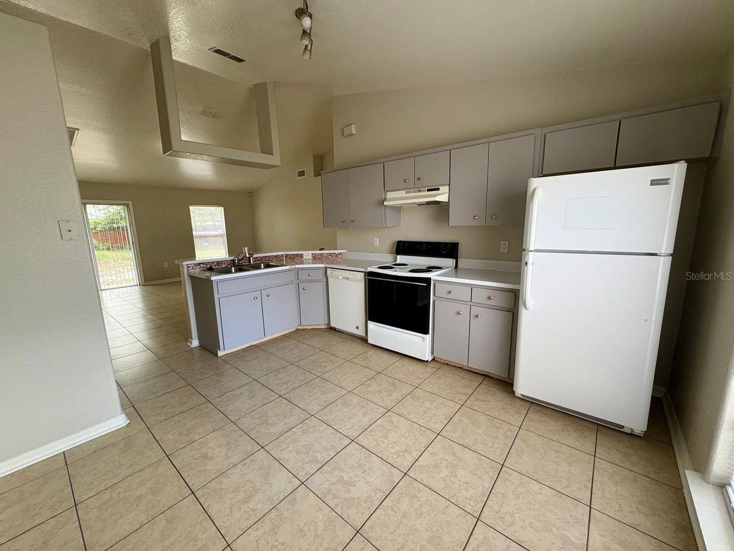 609 Tamarin Ln Property Photo 13