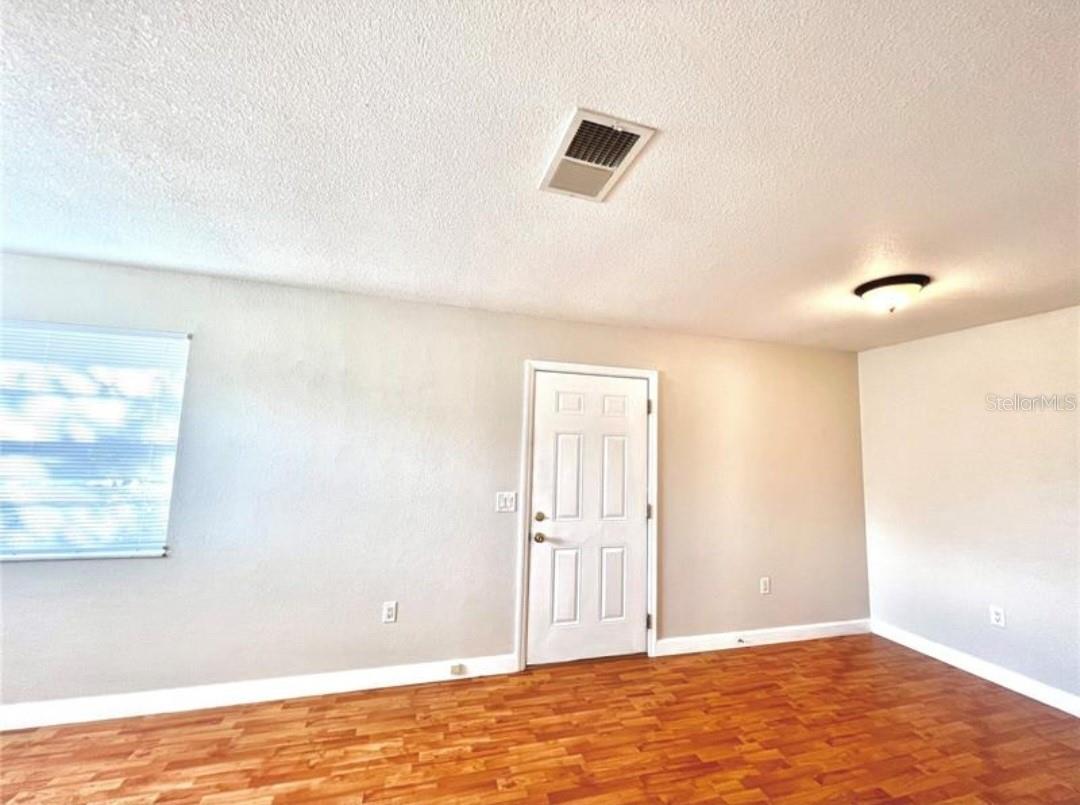 209 Avenue B Se Property Photo 4