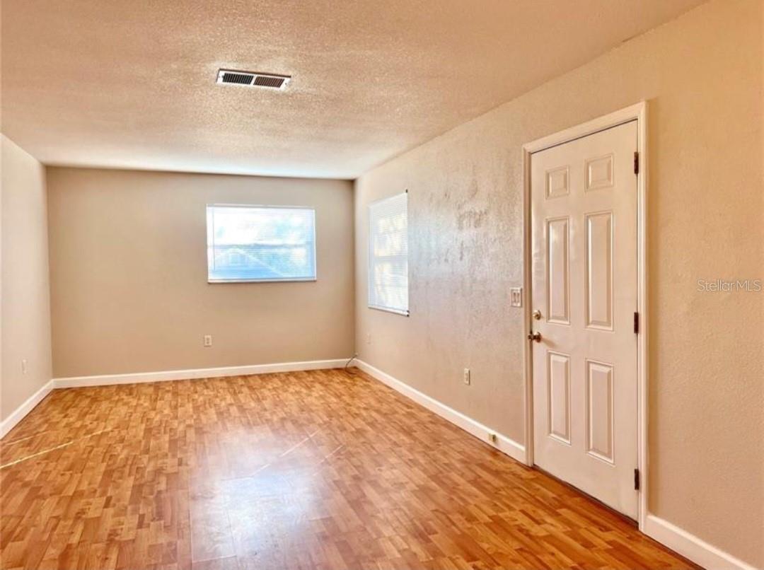 209 Avenue B Se Property Photo 6