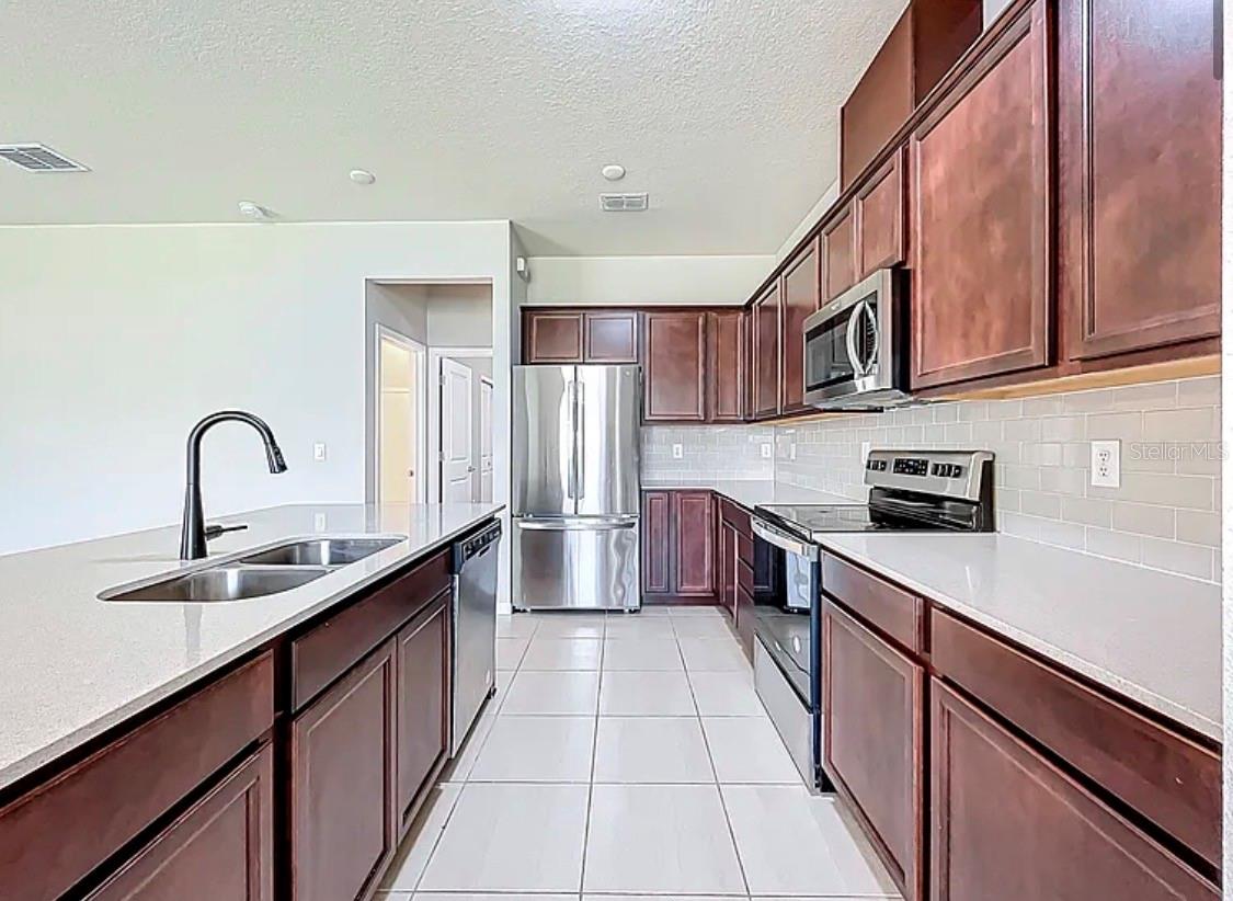 2361 Palm Park Loop Property Photo 3