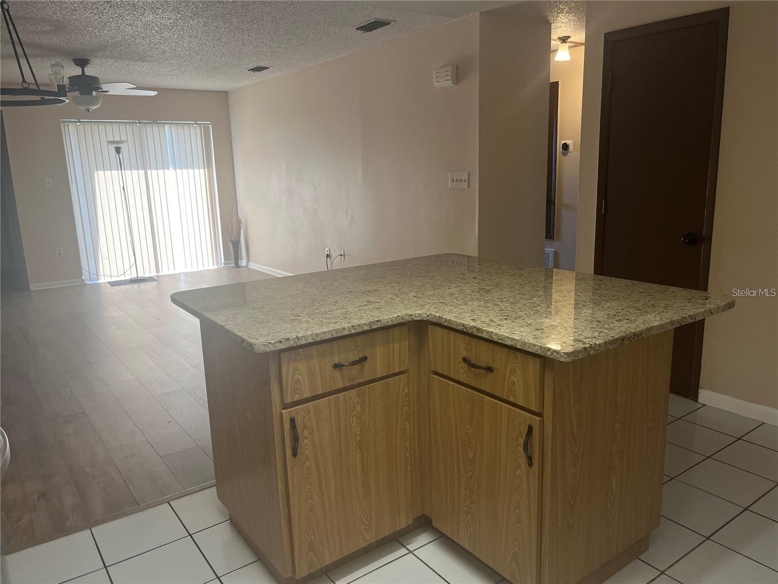 2112 W Martin St Property Photo 3