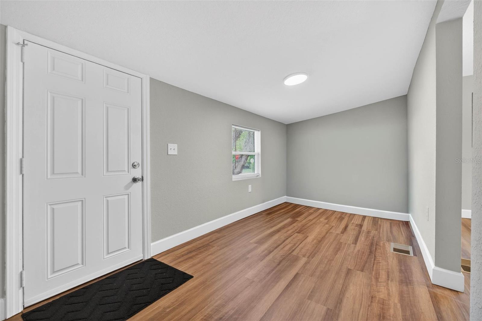 305 S Sharp St Property Photo 3