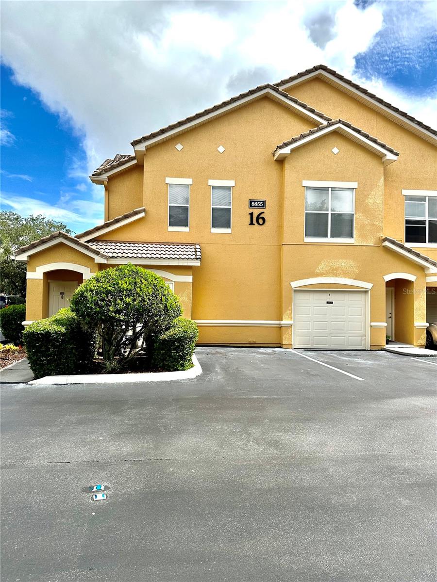 8855 VILLA VIEW CIR #105 Property Photo 1