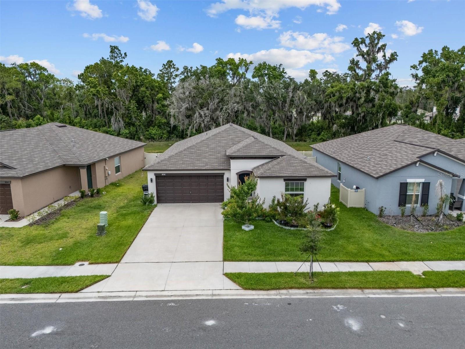 1856 Red Loop Property Photo 1