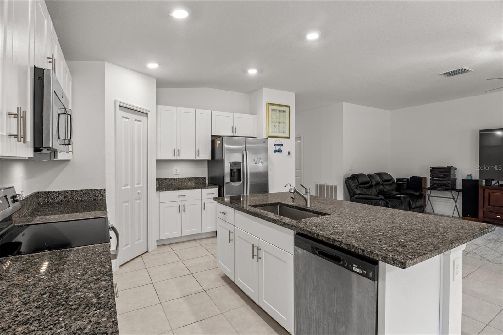 1856 Red Loop Property Photo 8