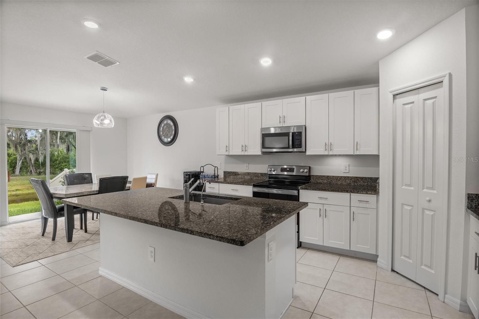 1856 Red Loop Property Photo 11