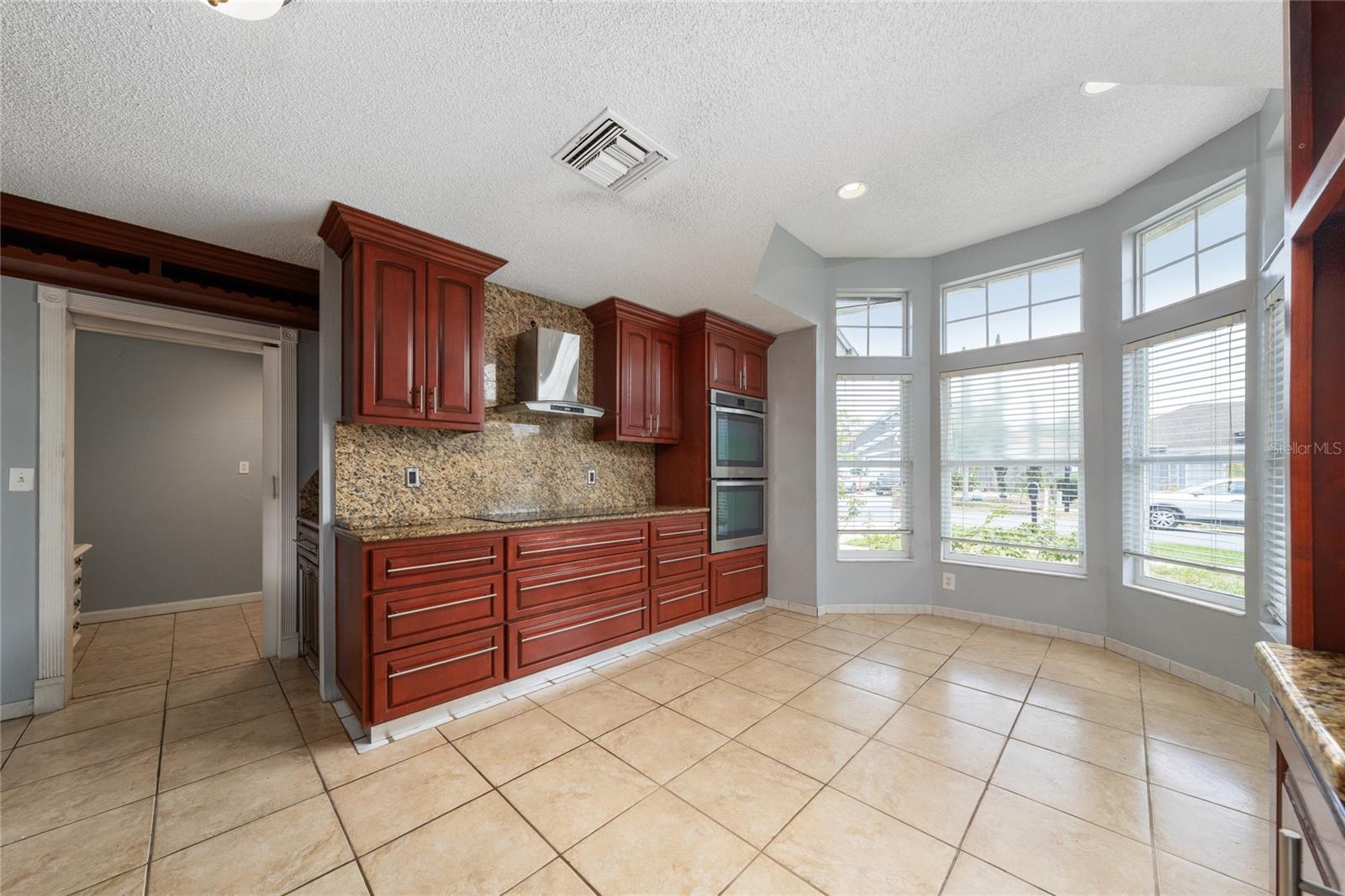 8810 Kensington Ct Property Photo 3