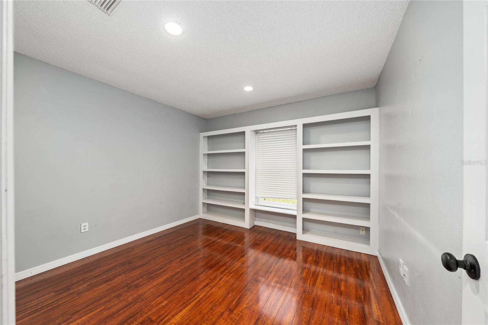 8810 Kensington Ct Property Photo 21