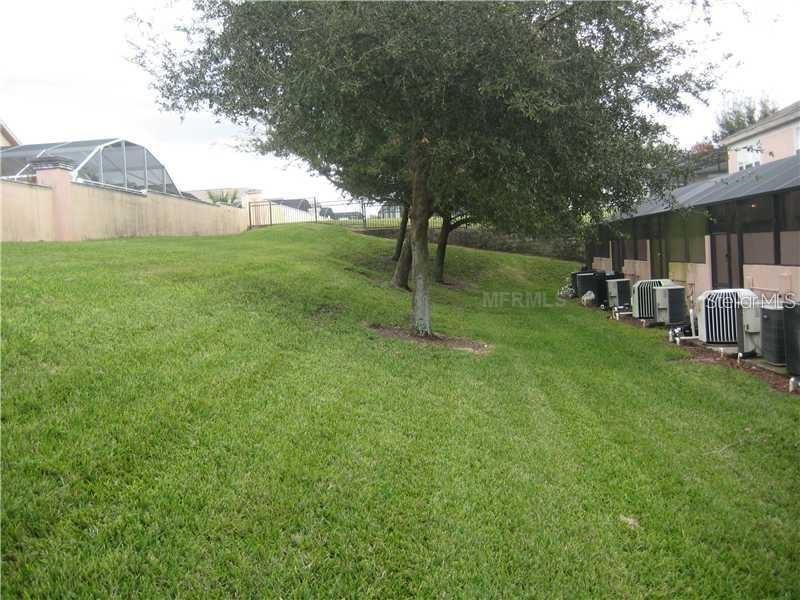 2411 Silver Palm Dr Property Photo 2