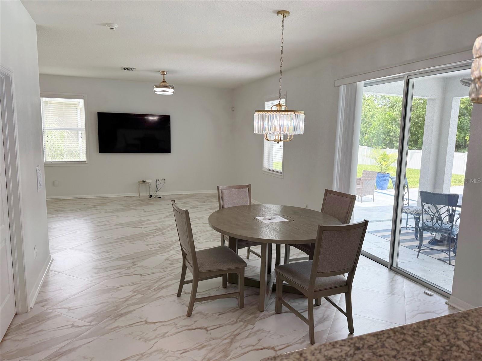 12236 Fairlawn Dr Property Photo 4