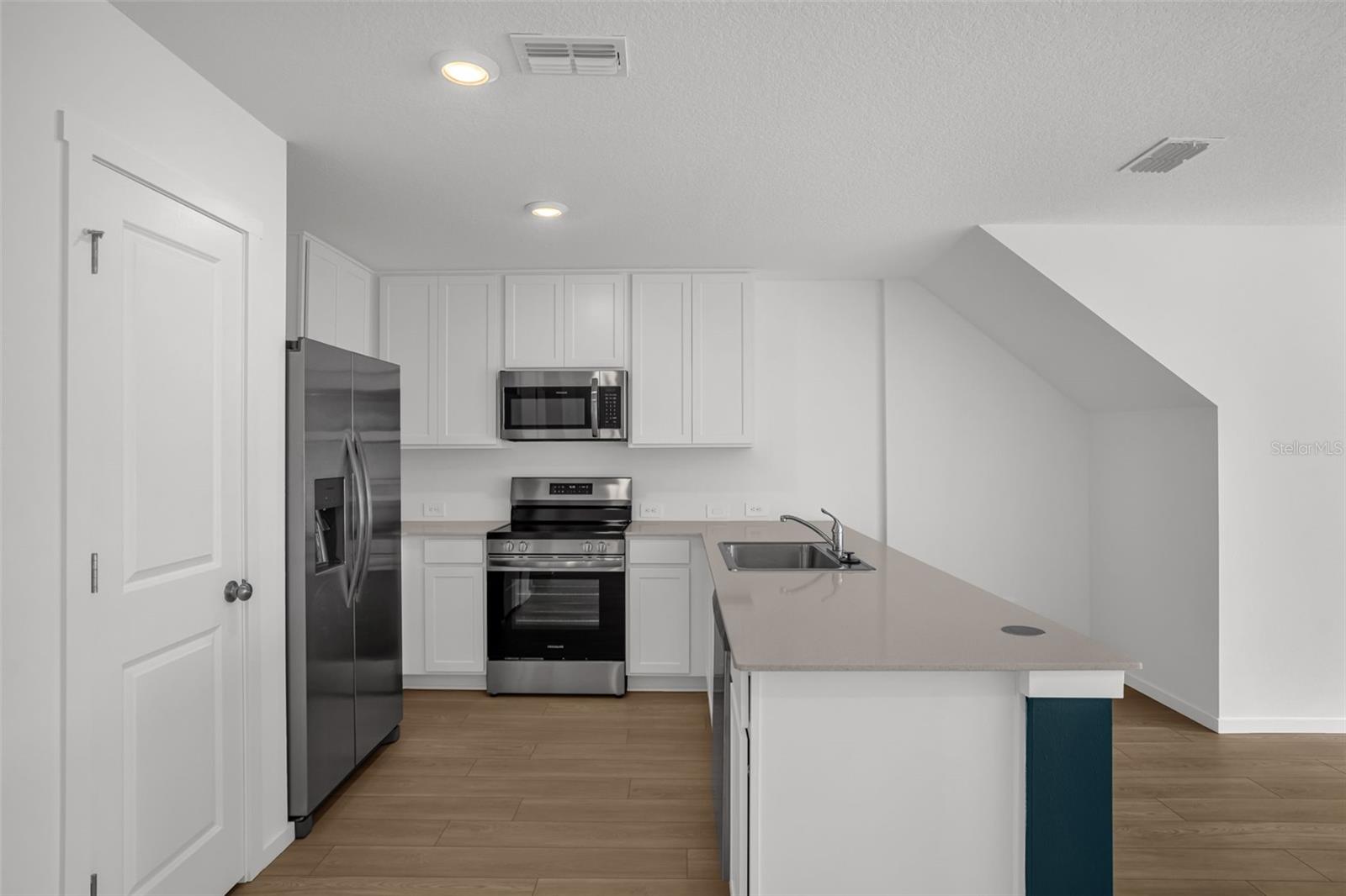831 Lynx Property Photo 3