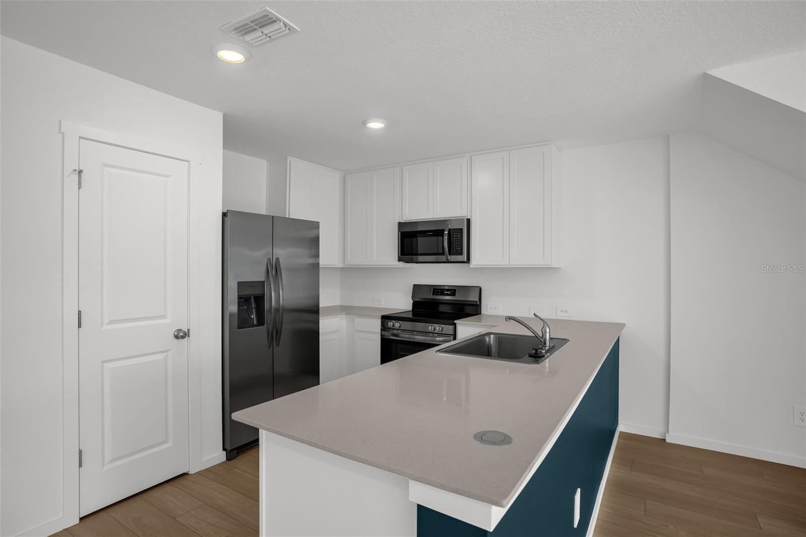 831 Lynx Property Photo 5