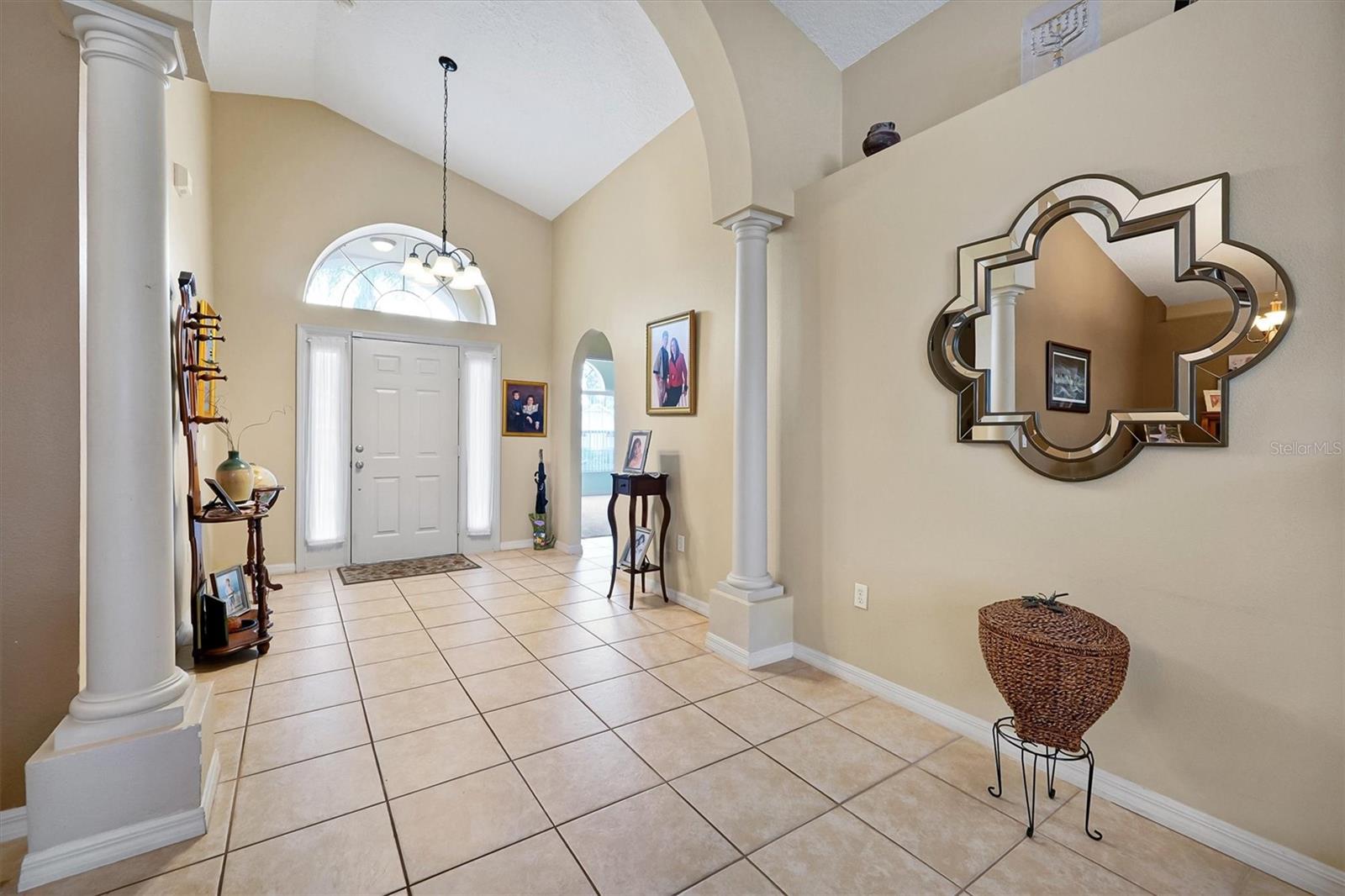 816 Knightsbridge Cir Property Photo 4