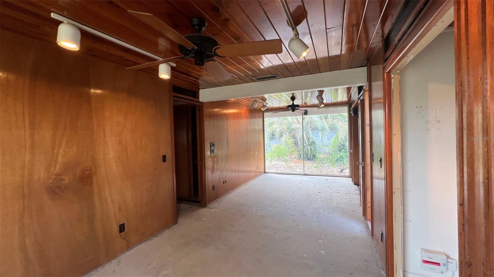 1549 Drexel Ave Ne Property Photo 14