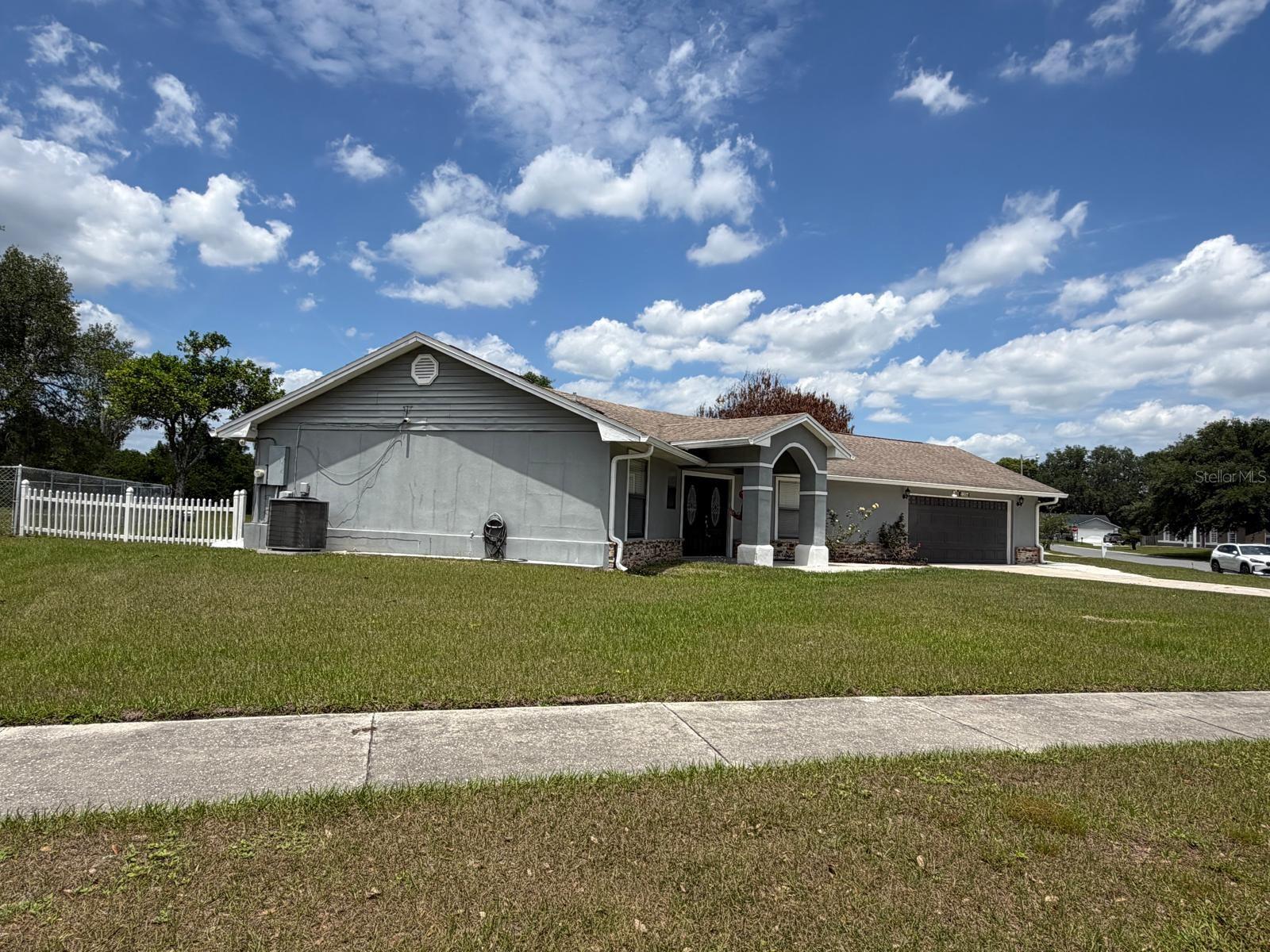 2356 Royale Oaks Blvd Property Photo 3
