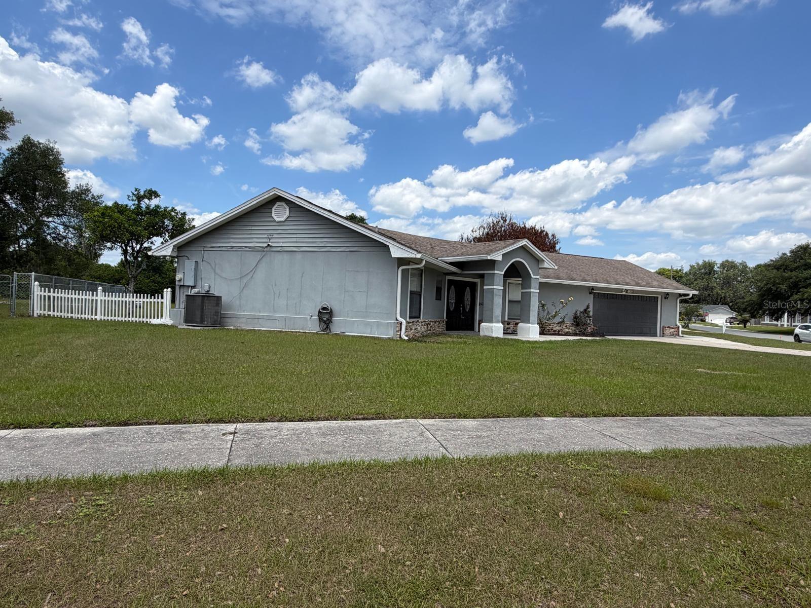 2356 Royale Oaks Blvd Property Photo 4