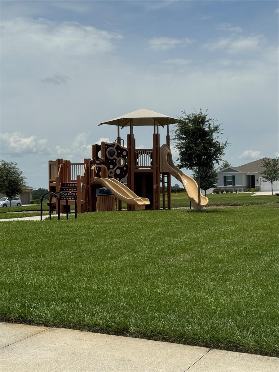1459 Geranium Dr Property Photo 2