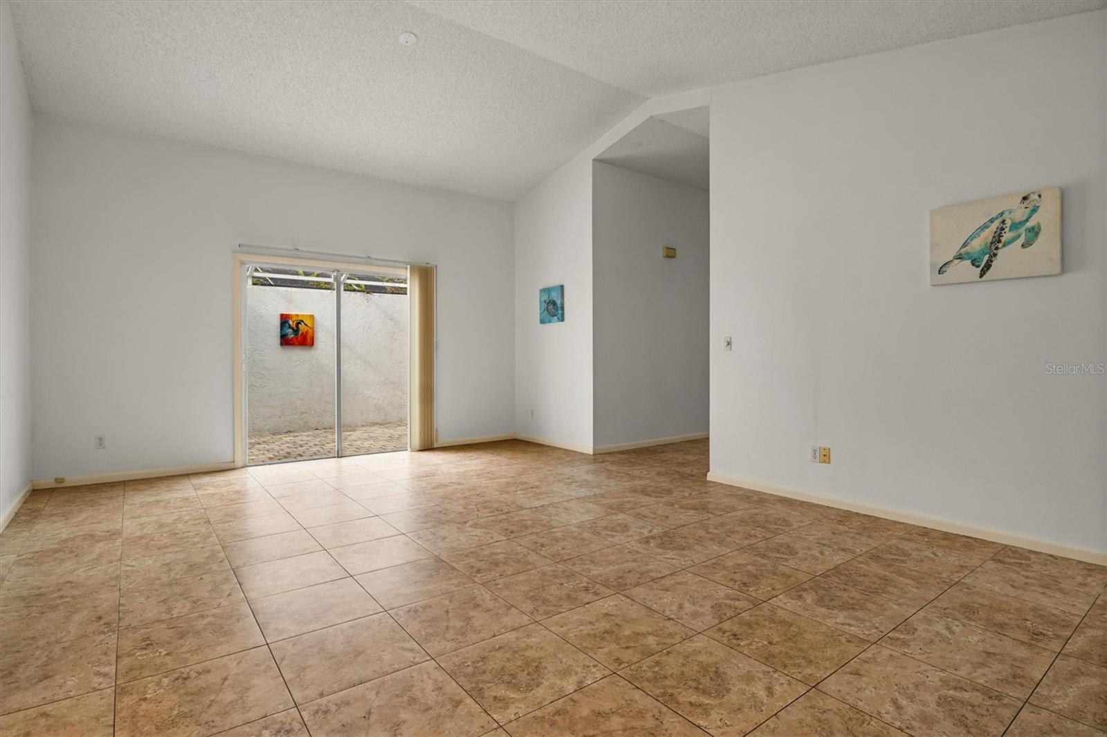 381 San Jose Dr Property Photo 5