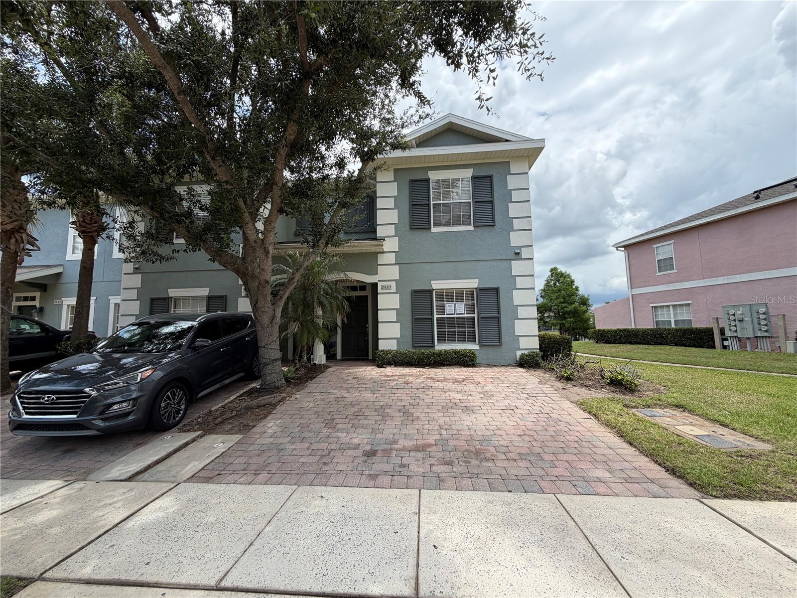 2425 Caravelle Cir Property Photo 2