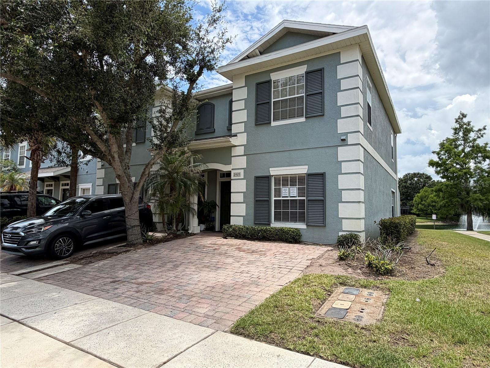 2425 Caravelle Cir Property Photo 3