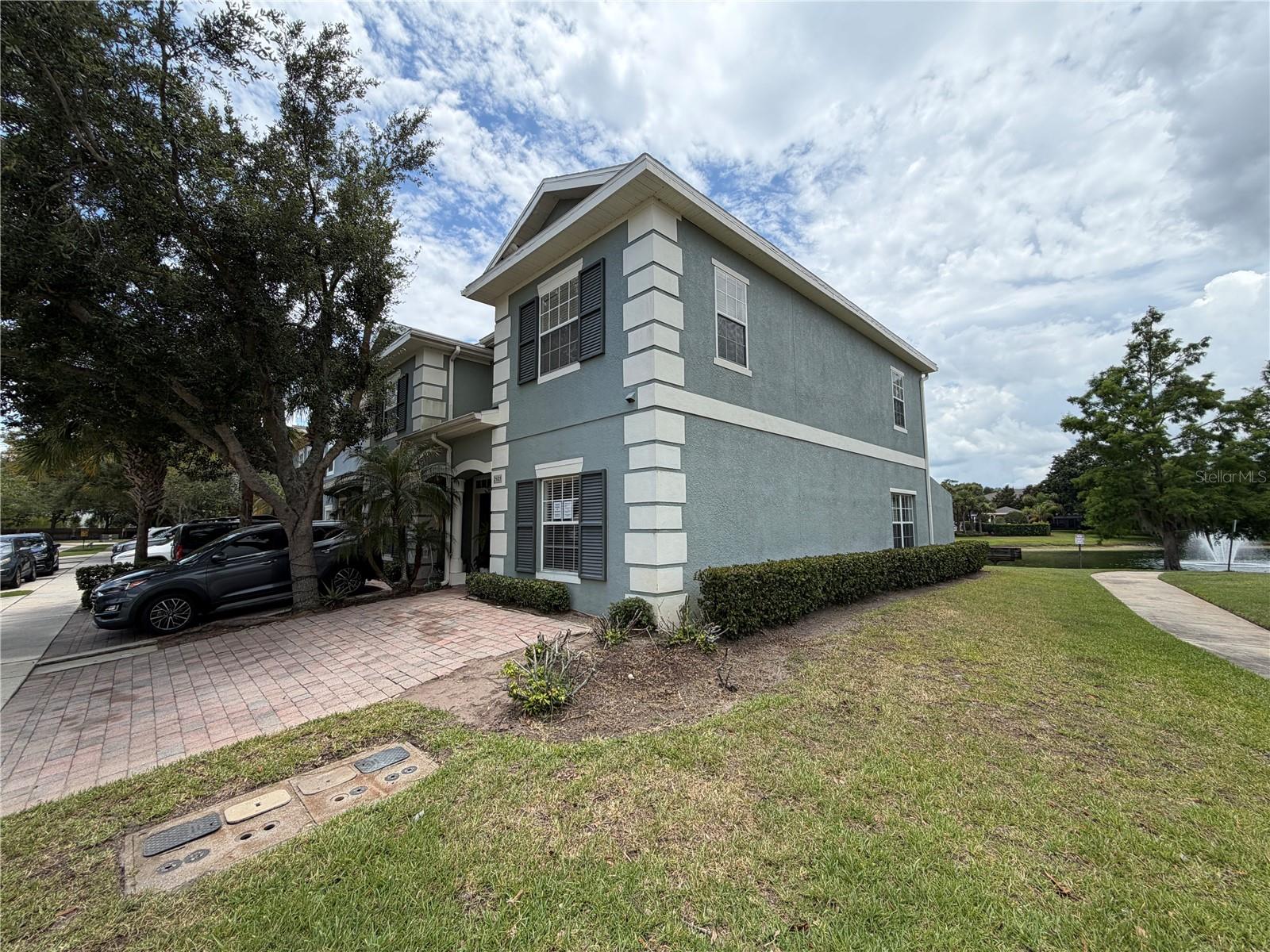 2425 Caravelle Cir Property Photo 5