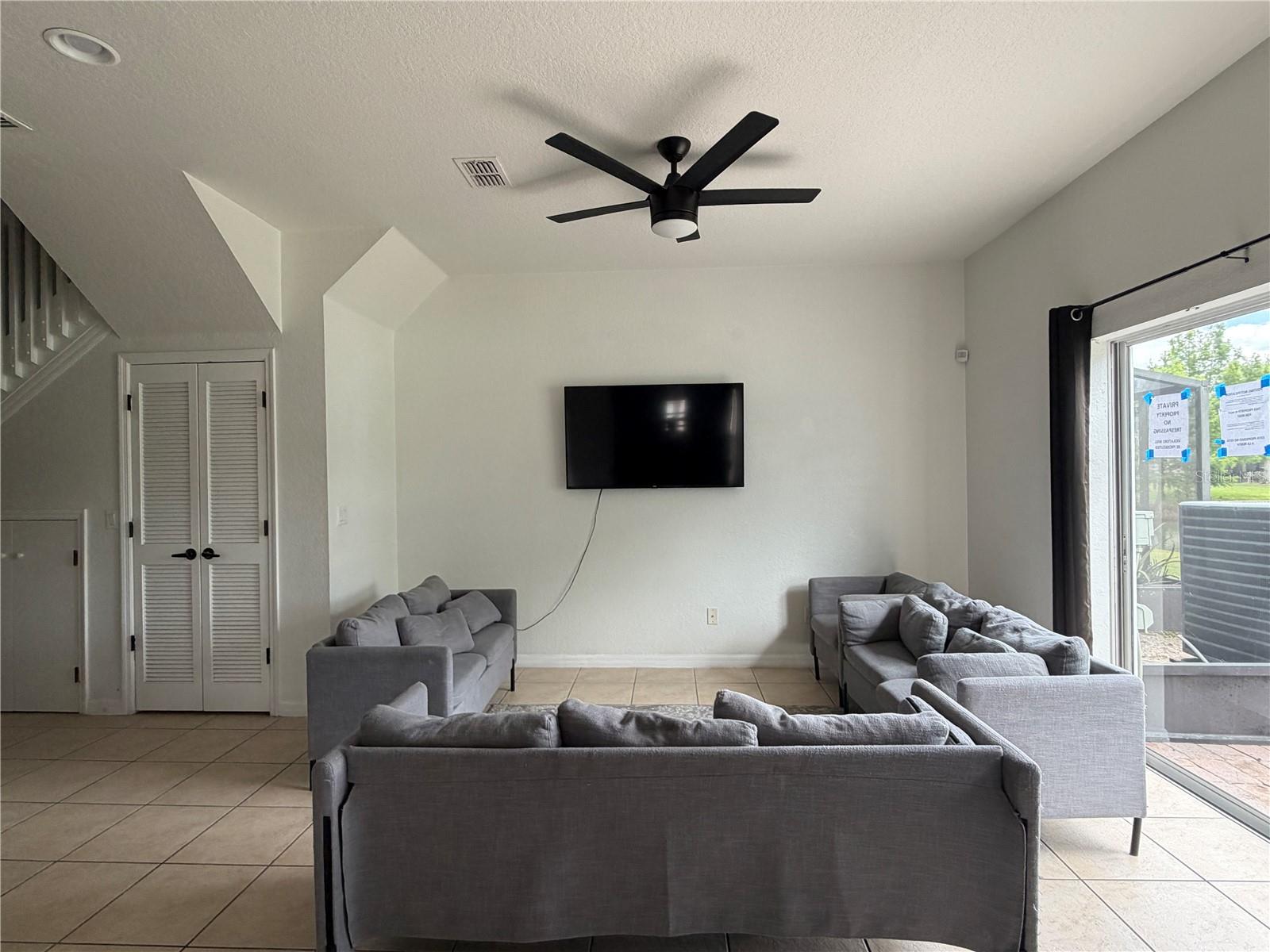 2425 Caravelle Cir Property Photo 7