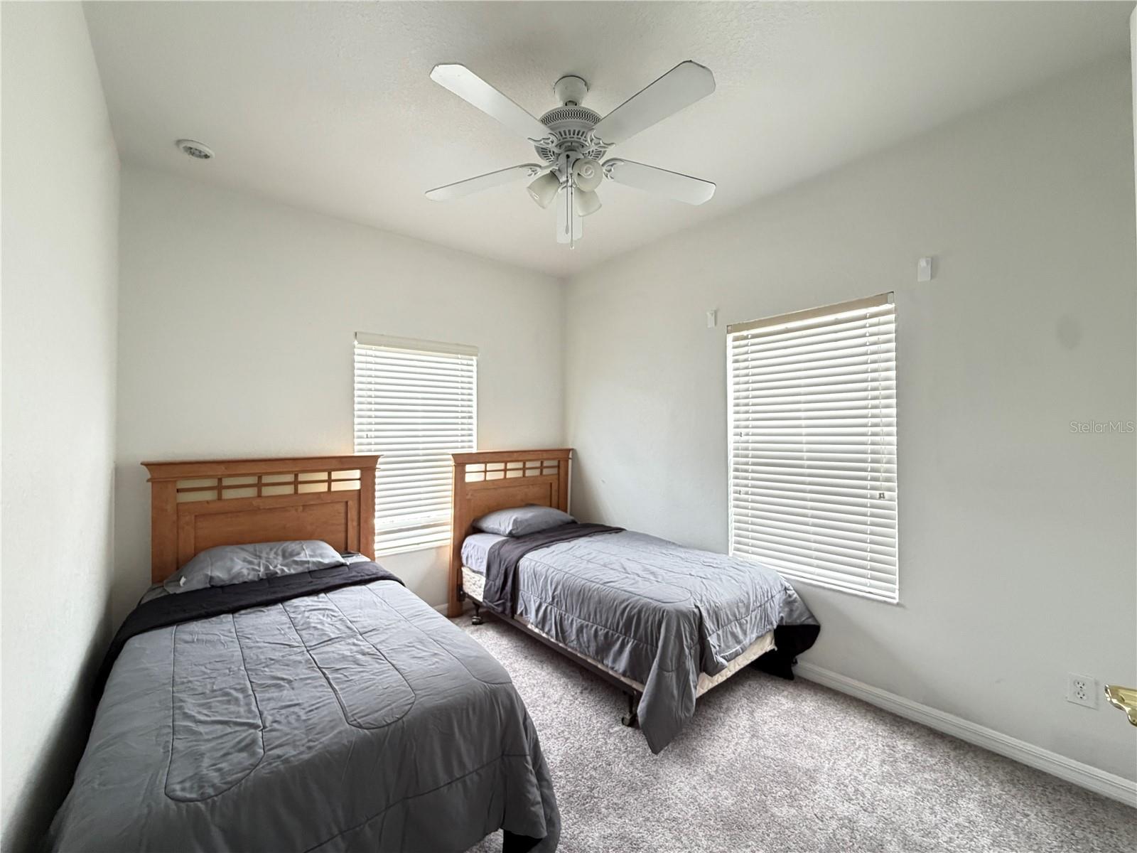 2425 Caravelle Cir Property Photo 15