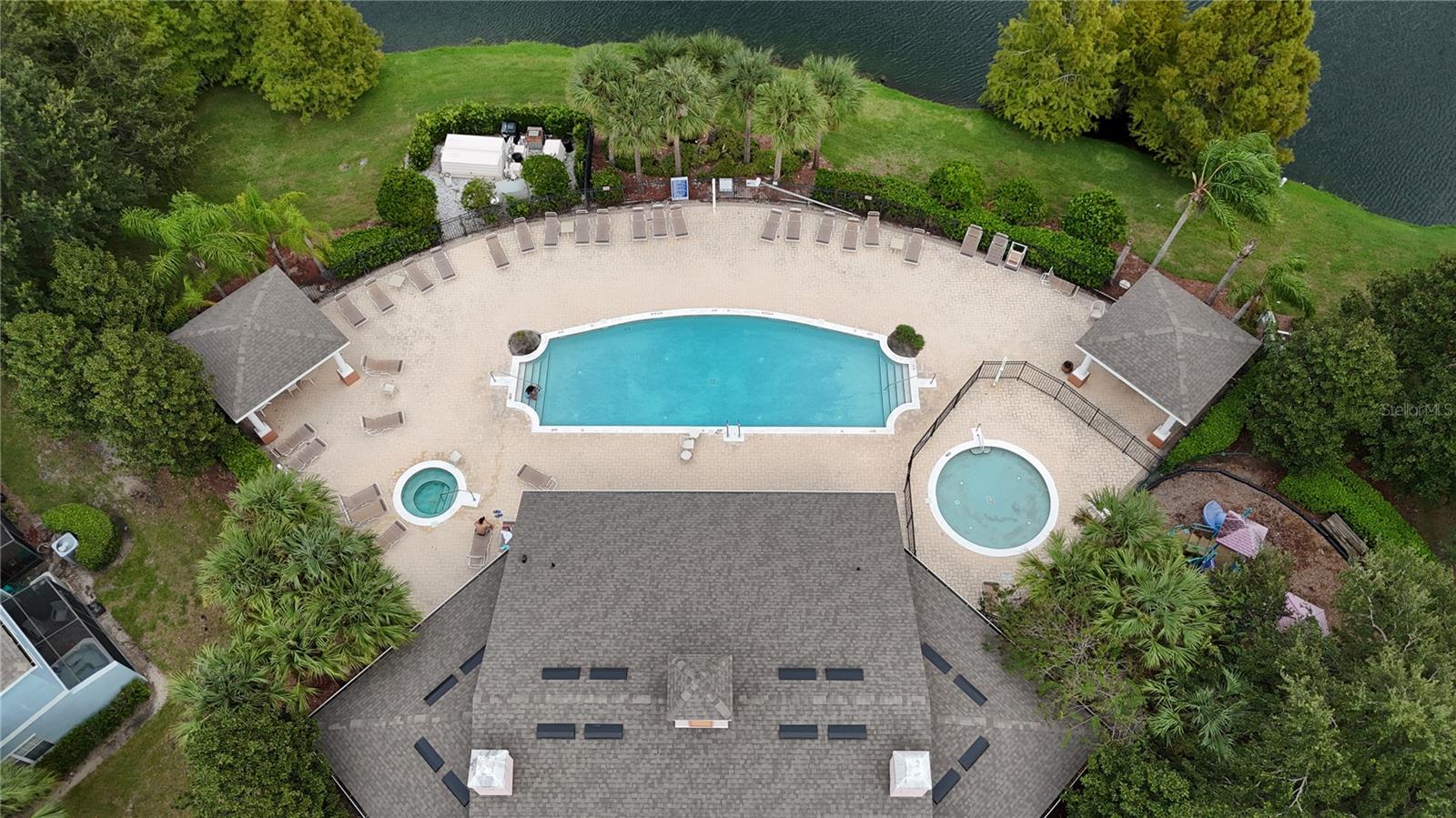 2425 Caravelle Cir Property Photo 29