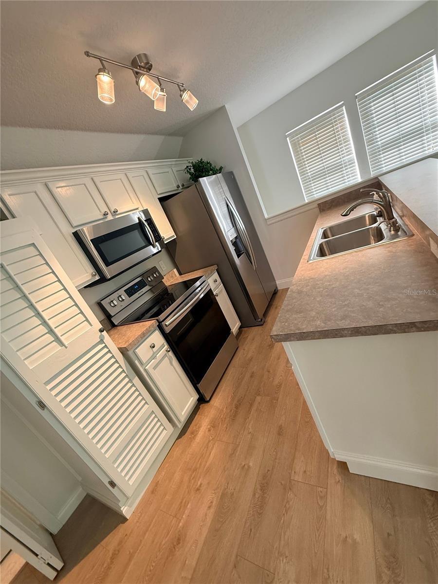1005 Kestrel Ct #b Property Photo 3