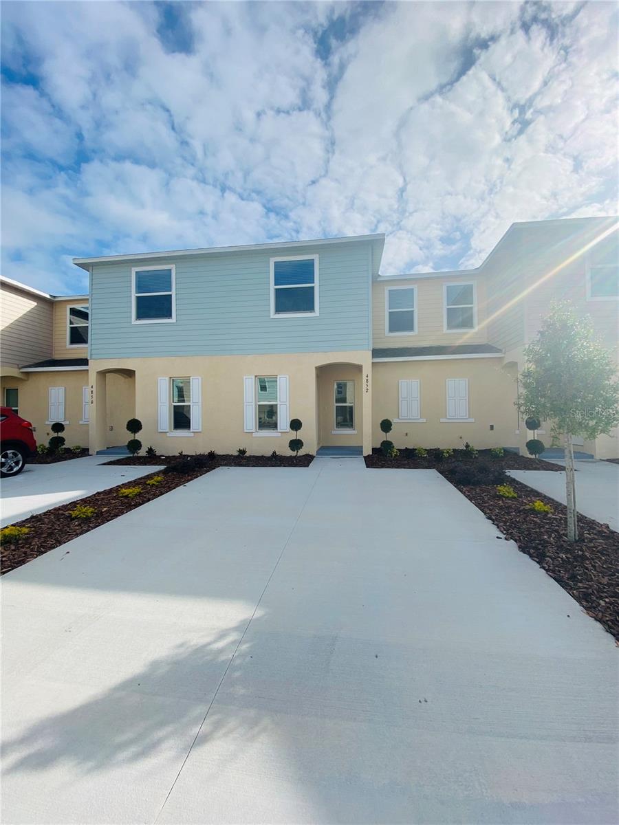 4852 CORAL CASTLE DR Property Photo 1