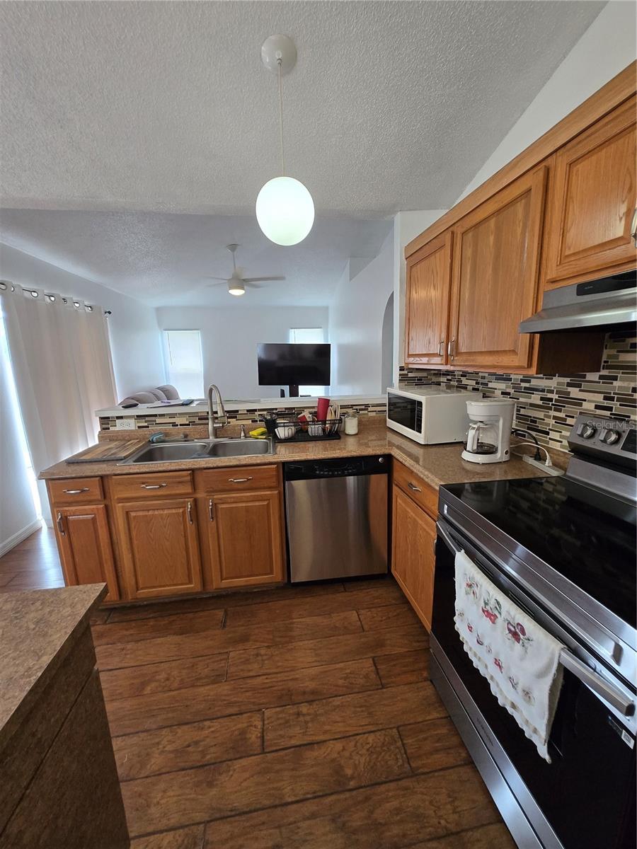 804 Carrousel Ln Property Photo 4