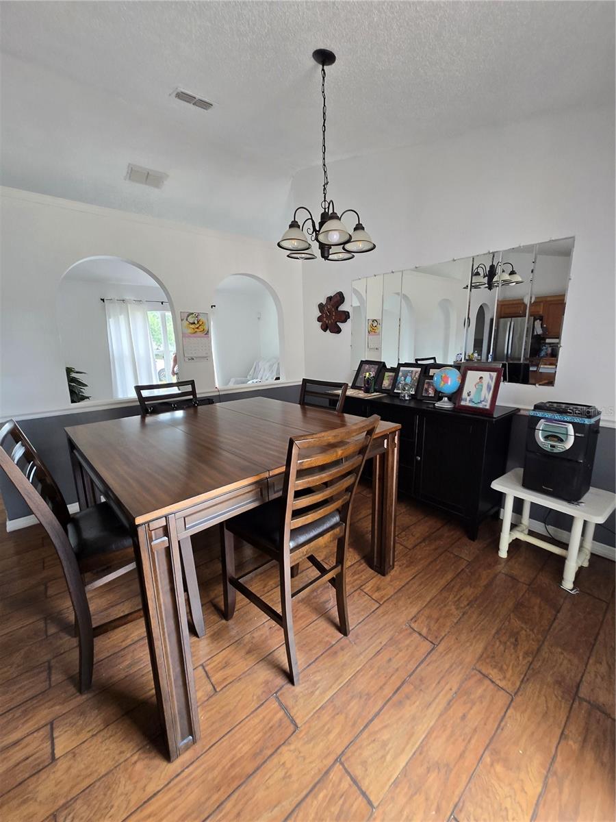 804 Carrousel Ln Property Photo 7