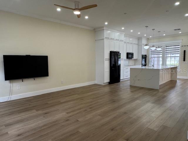 537 Campus St Property Photo 2