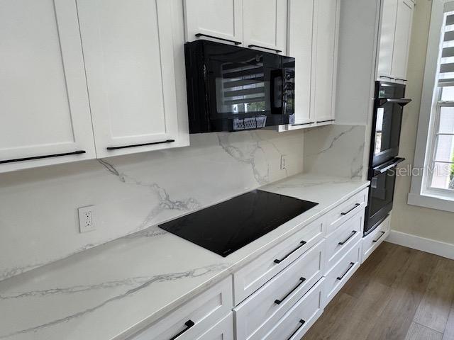537 Campus St Property Photo 8