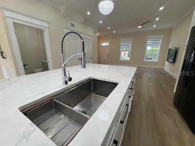537 Campus St Property Photo 12