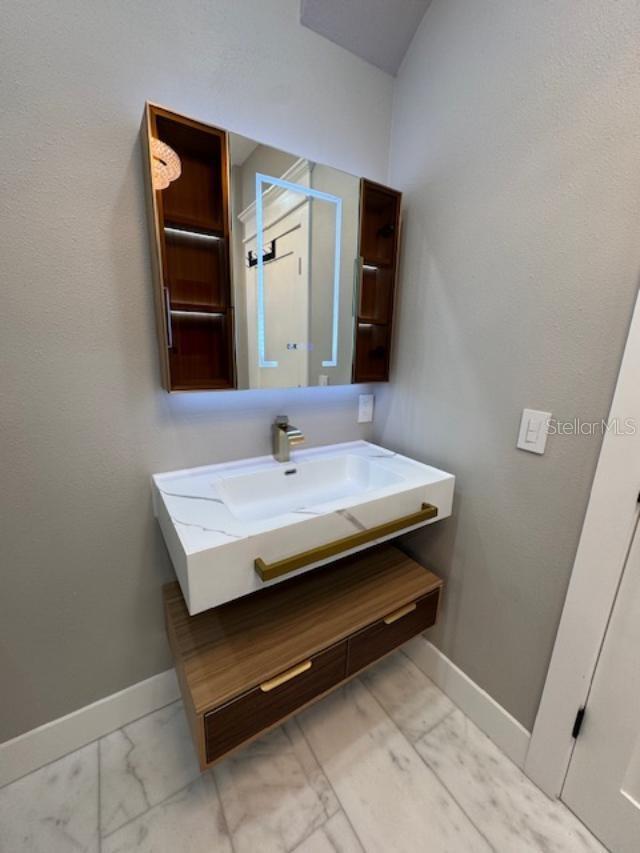 537 Campus St Property Photo 19