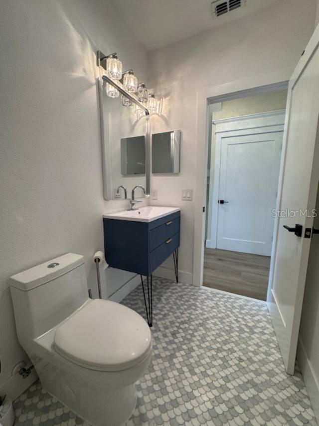 537 Campus St Property Photo 26