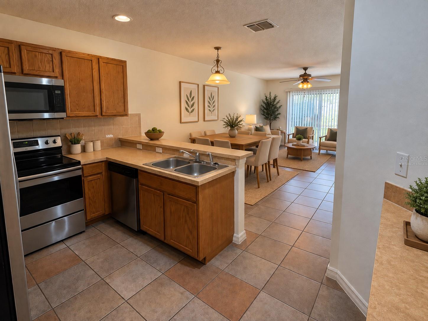 561 Cresting Oak Cir #86 Property Photo 4