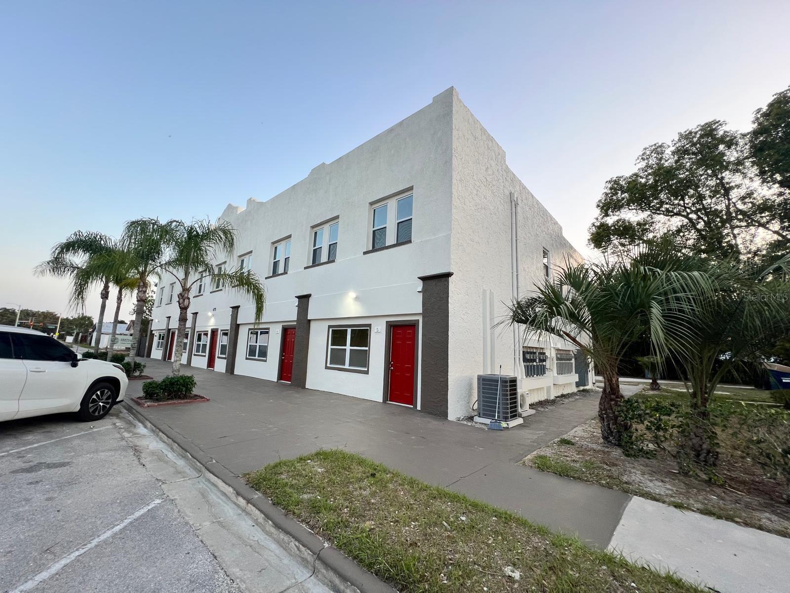 475 UMATILLA BLVD Property Photo 1