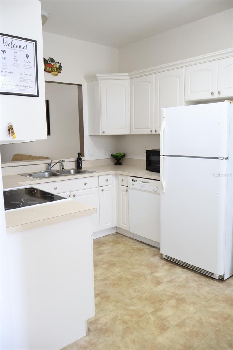 8842 Coral Palms Ct #b Property Photo 4