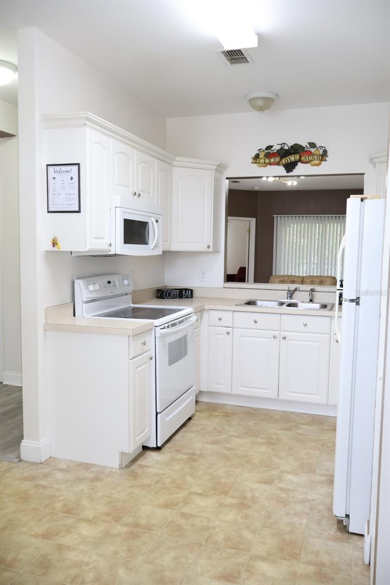 8842 Coral Palms Ct #b Property Photo 5