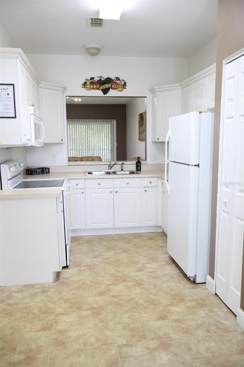 8842 Coral Palms Ct #b Property Photo 6