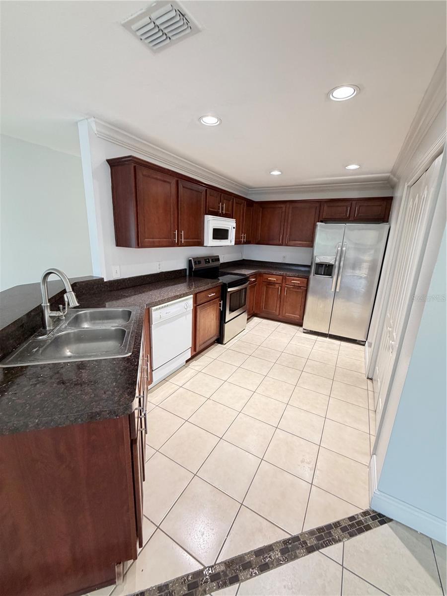 3913 Pemberly Property Photo 10