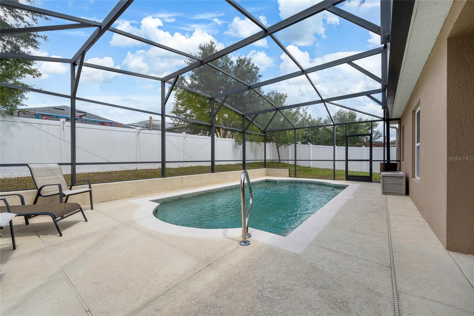 10226 Lenox St Property Photo 3
